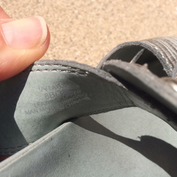 Vince Camuto grey & silver leather wedge sandals - Picture 6 of 6